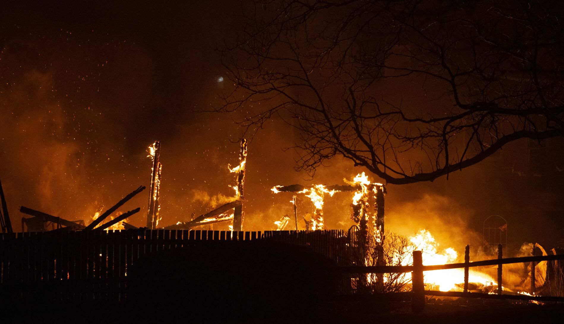 12_30_21 fire 00048.jpg